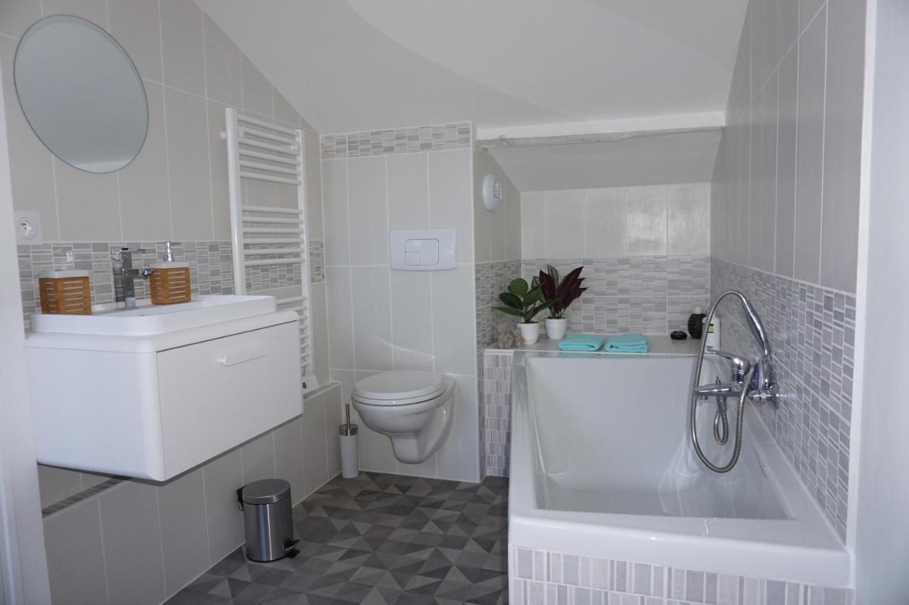 Appart Cosy 4 Personnes Avec Terrasse La Roche-sur-Yon Exterior foto
